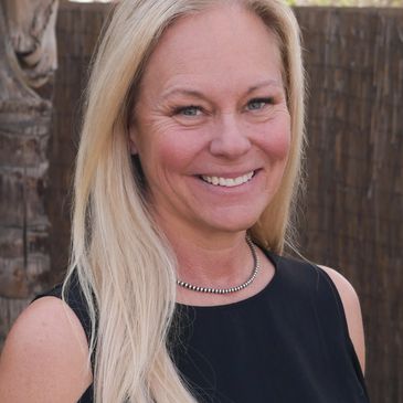 Kim Adams headshot